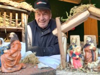 Weihnachtsmarkt-Urgestein: Der 82-jährige Kripperlbauer Johann Absenger