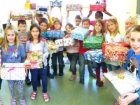 Weihnachten im Schuhkarton: Gleisdorfer Volksschüler packten Geschenke ein