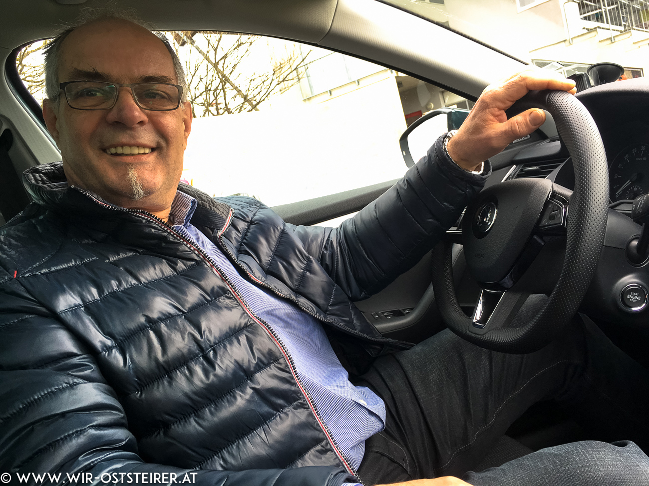 Dieser Mann testet den SKODA Octavia Combi – und er glaubt fast nicht, was dieses Auto für ihn tut!