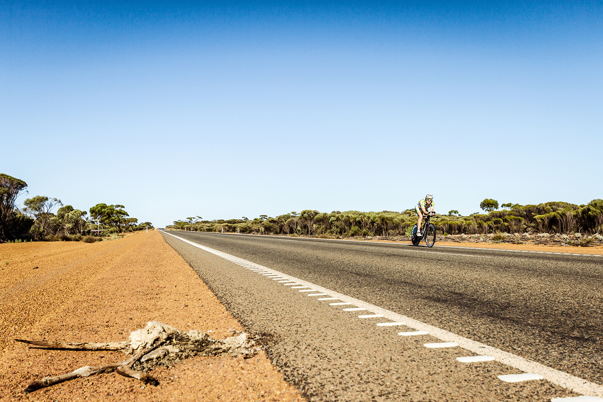 Knapp sieben Tage nonstop auf dem Fahrrad quer durch Australien: Christoph Strasser knackt Rekord!